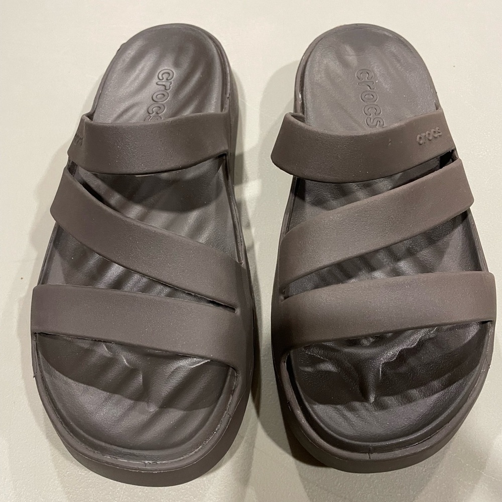 NWOT: Crocs Getaway Sandal (Brown) - Women's Size 6W